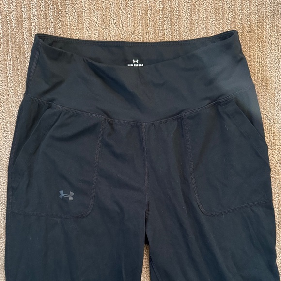 Under Armour Jet Black Workout Leggings - Cropped - Picture 2 of 3